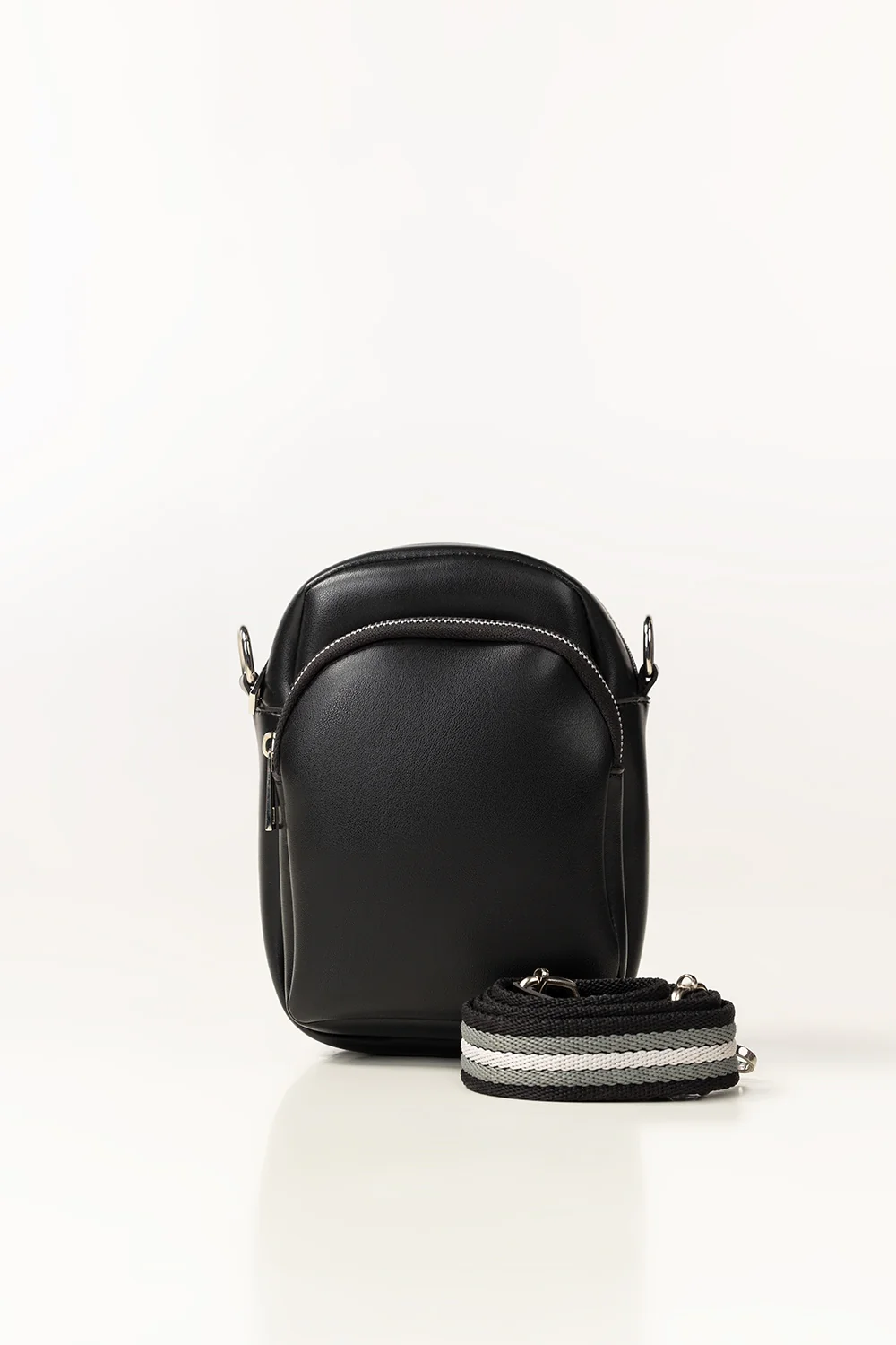 434022-black-crossbody-bag-front-ideas444444444444444444444444444444444444444444.webp Cross Body Black Bag - Image 1