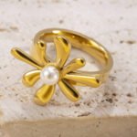 Flower-inlaid Pearl Stainless Steel Ring For Women - Image 2