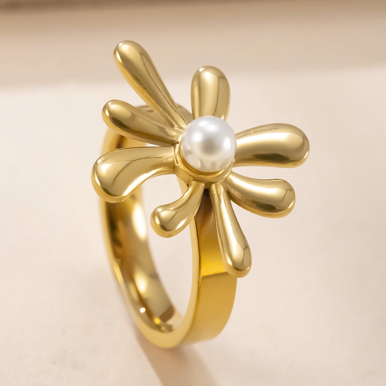 3b2dae60-0f55-4d3a-b7ff-e8ebaf77431d.jpg Flower-inlaid Pearl Stainless Steel Ring For Women - Image 1