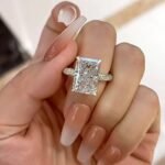 Ring Inlaid With An Extra-large Zircon - Image 2