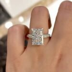 Ring Inlaid With An Extra-large Zircon - Image 4