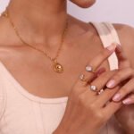 Geometric Plain Band Ring With Zirconia Wave Design - Image 3