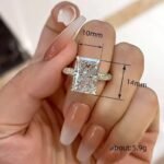 Ring Inlaid With An Extra-large Zircon - Image 3