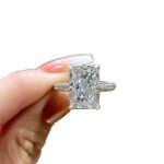 Ring Inlaid With An Extra-large Zircon - Image 5